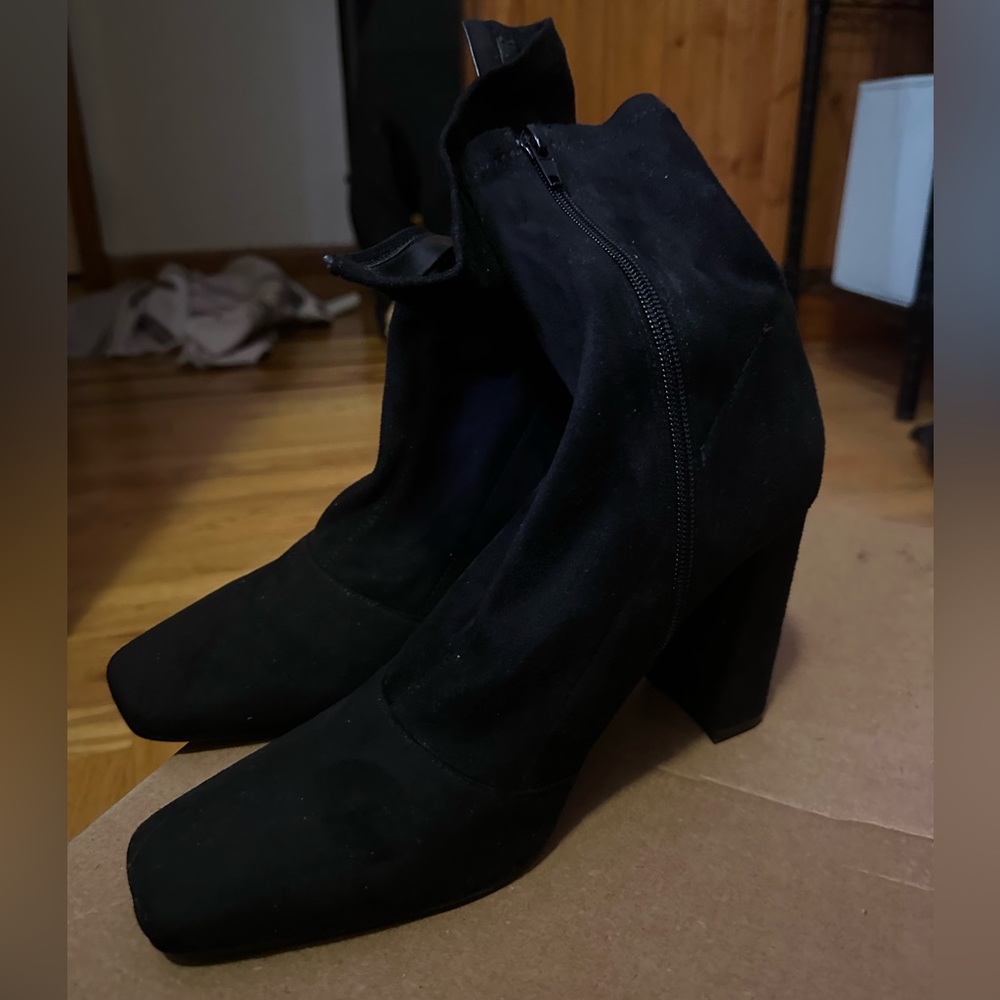 Never Worn Heeled Boot 👢